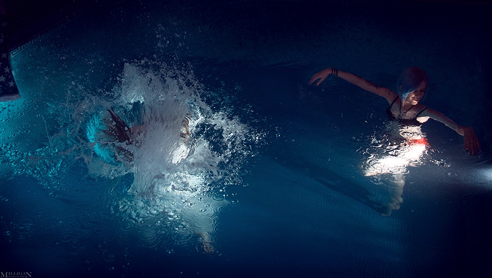 Горячий косплей веселящихся в бассейне Хлои и Макс из Life is Strange - изображение 5 Горячий косплей веселящихся в бассейне Хлои и Макс из Life is Strange - фото 5