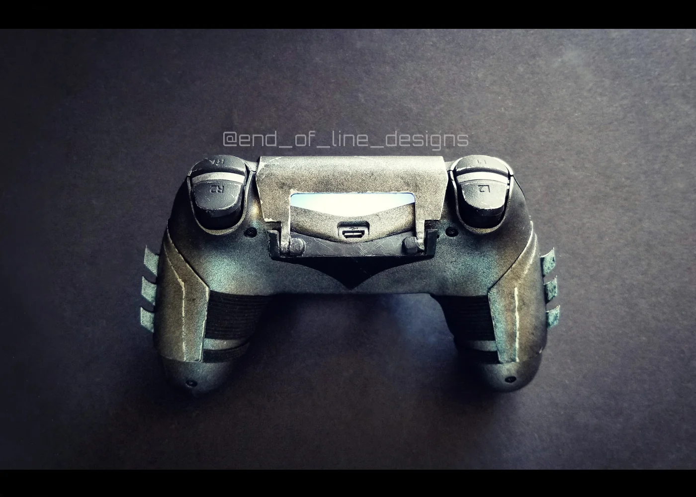 Взгляните на потрясающий контроллер для PS4 в стиле Бэтмена, сделанный вручную - фото 2