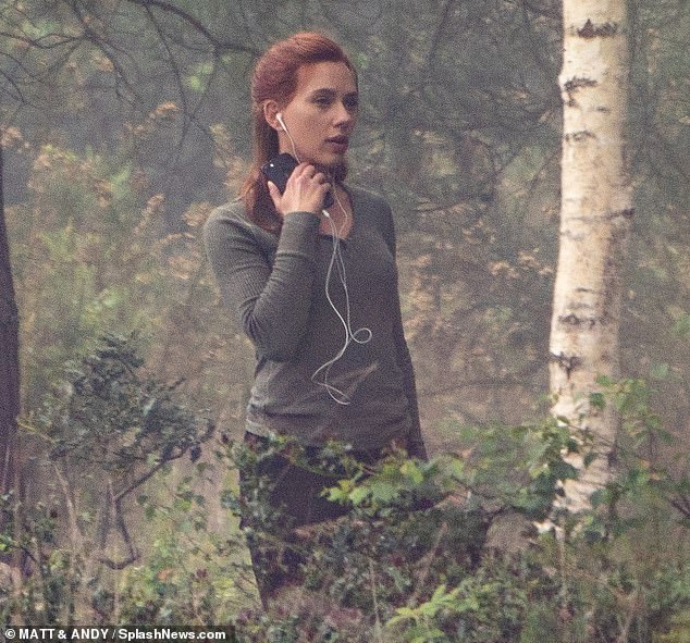 Новые кадры «Черной Вдовы» греют русскую душу — там березки и автомобиль «Нива» - фото 2