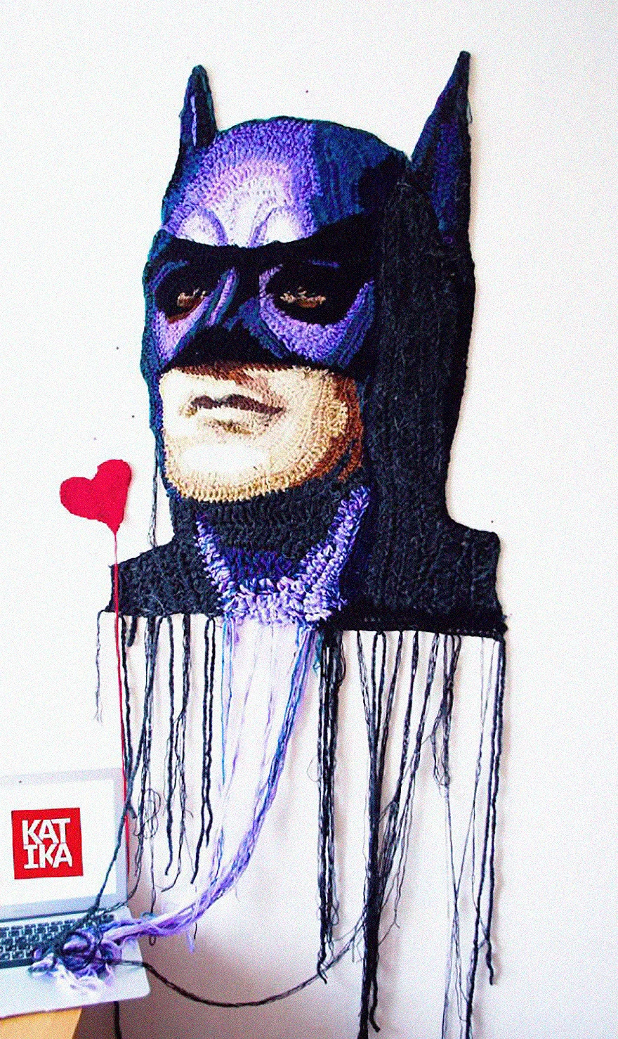 Вязаные Бэтмен и Илон Маск: художница создает крутые портреты из ниток - фото 6