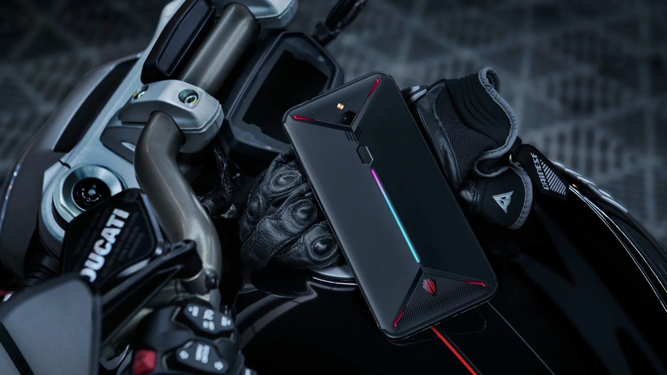 ZTE представила новый игровой смартфон Nubia Red Magic 3. В него уместили активное охлаждение - фото 1