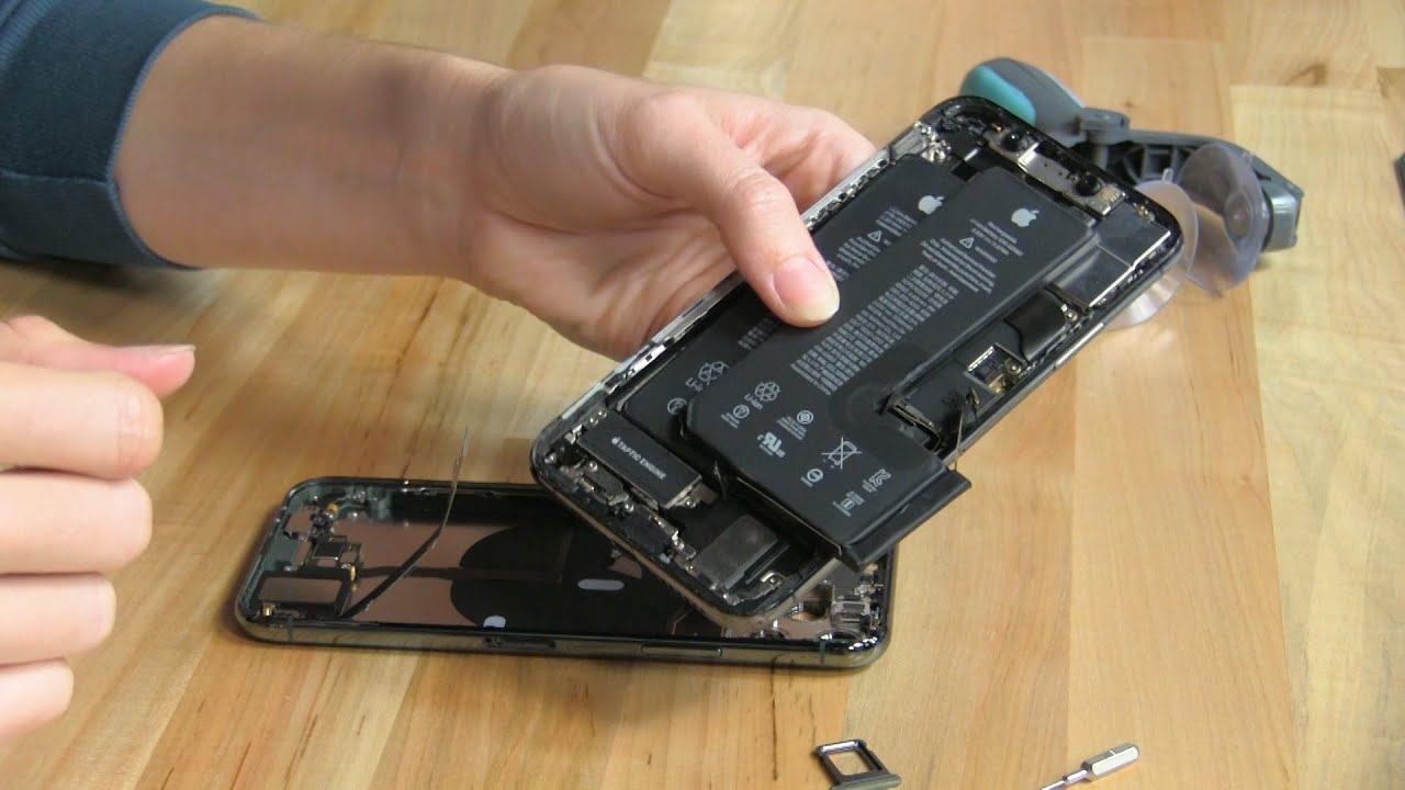 Цена начинки Xiaomi Mi 10 почти равна iPhone 11 Pro Max, но флагман Apple продают в три раза дороже - изображение 1 Цена начинки Xiaomi Mi 10 почти равна iPhone 11 Pro Max, но флагман Apple продают в три раза дороже - фото 1