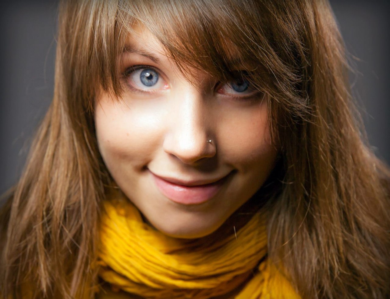 Комментатор и ведущая, которая похожа на Трейсер из Overwatch - фото 1