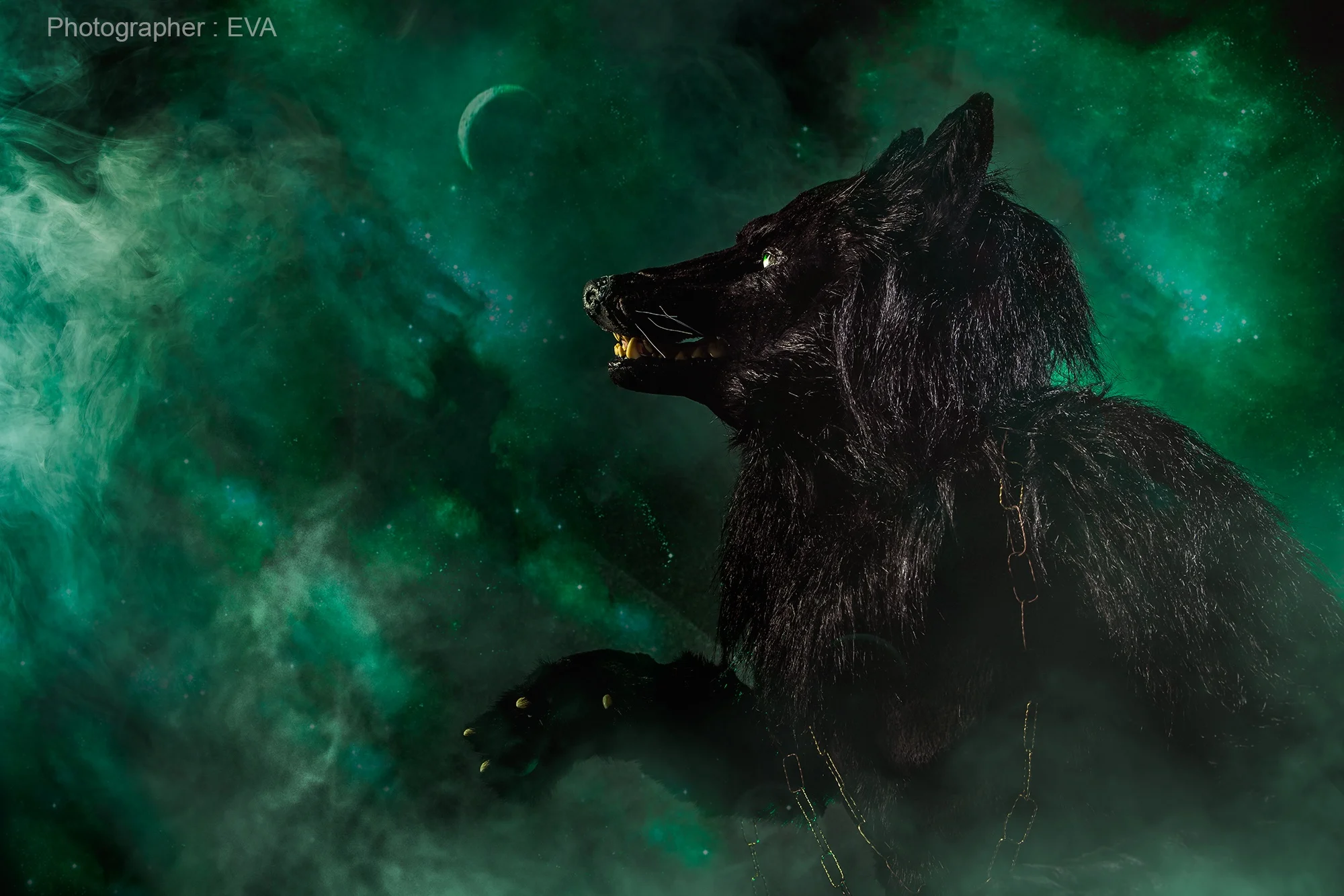 Посмотрите косплей Хелы из «Тора: Рагнарек» с гигантским волком Фенриром! - фото 3