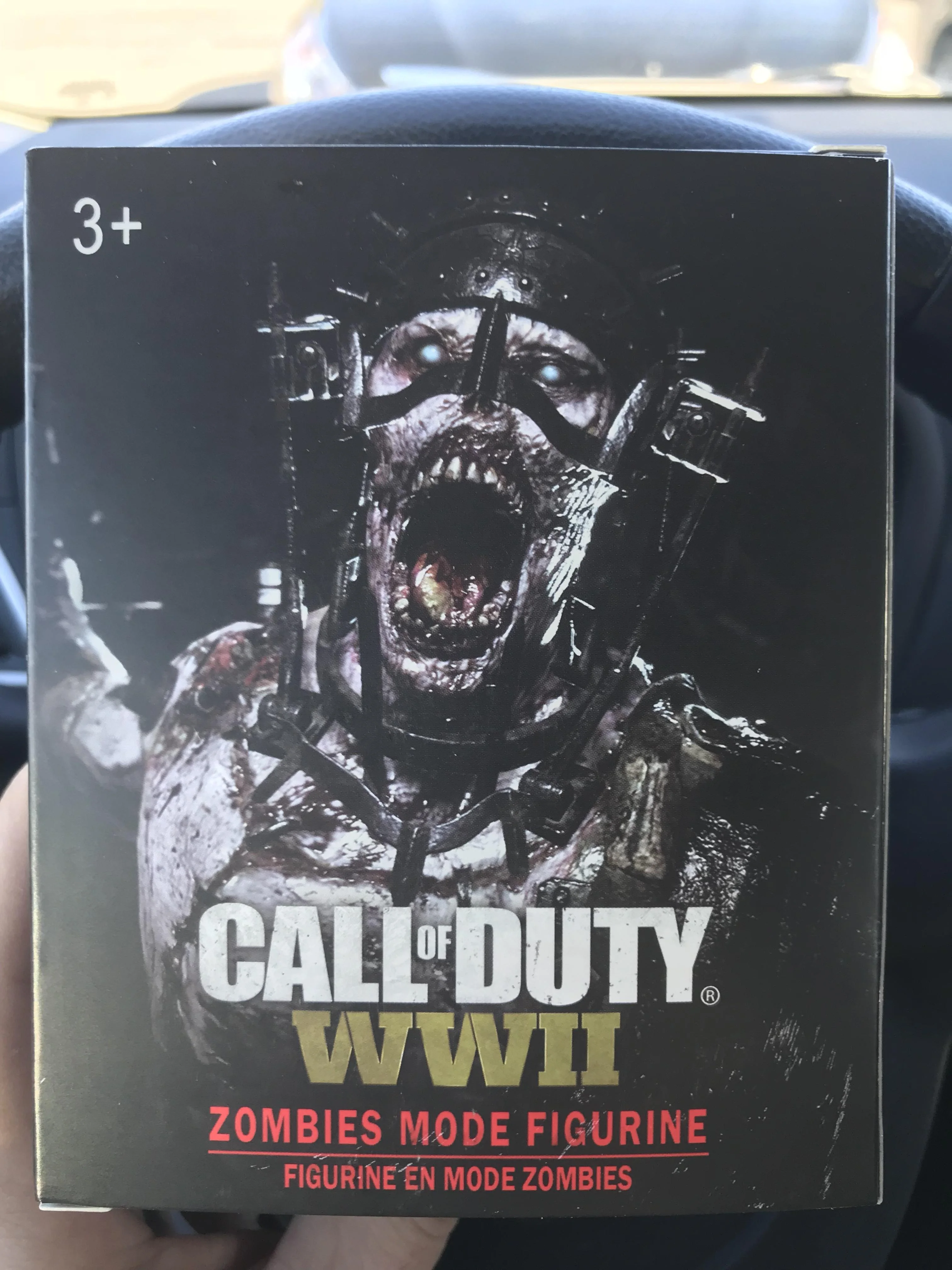 За предзаказ Call of Duty: WWII раздают ужасного качества фигурку зомби-нациста - фото 2