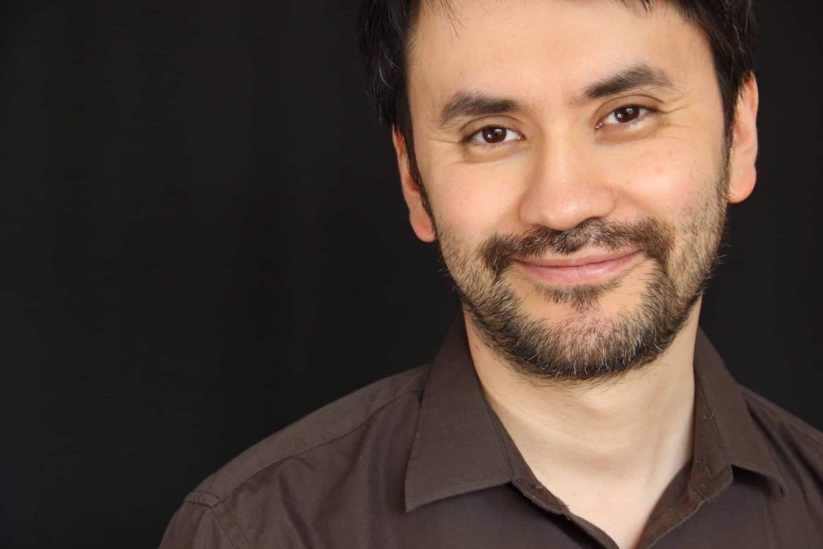 Мы в «Канобу» — внезапно — очень любим видеоигры. И хотя они плотно закрепились в мировой поп-культуре, все еще часто можно встретить людей, считающих, что игры — это что-то детское и из них нужно «вырастать». Чтобы лишний раз доказать, что это не так, мы побеседовали с несколькими успешными, состоявшимися и все еще играющими людьми — об их работе, увлечении видеоиграми и отношении окружающих к этому хобби.