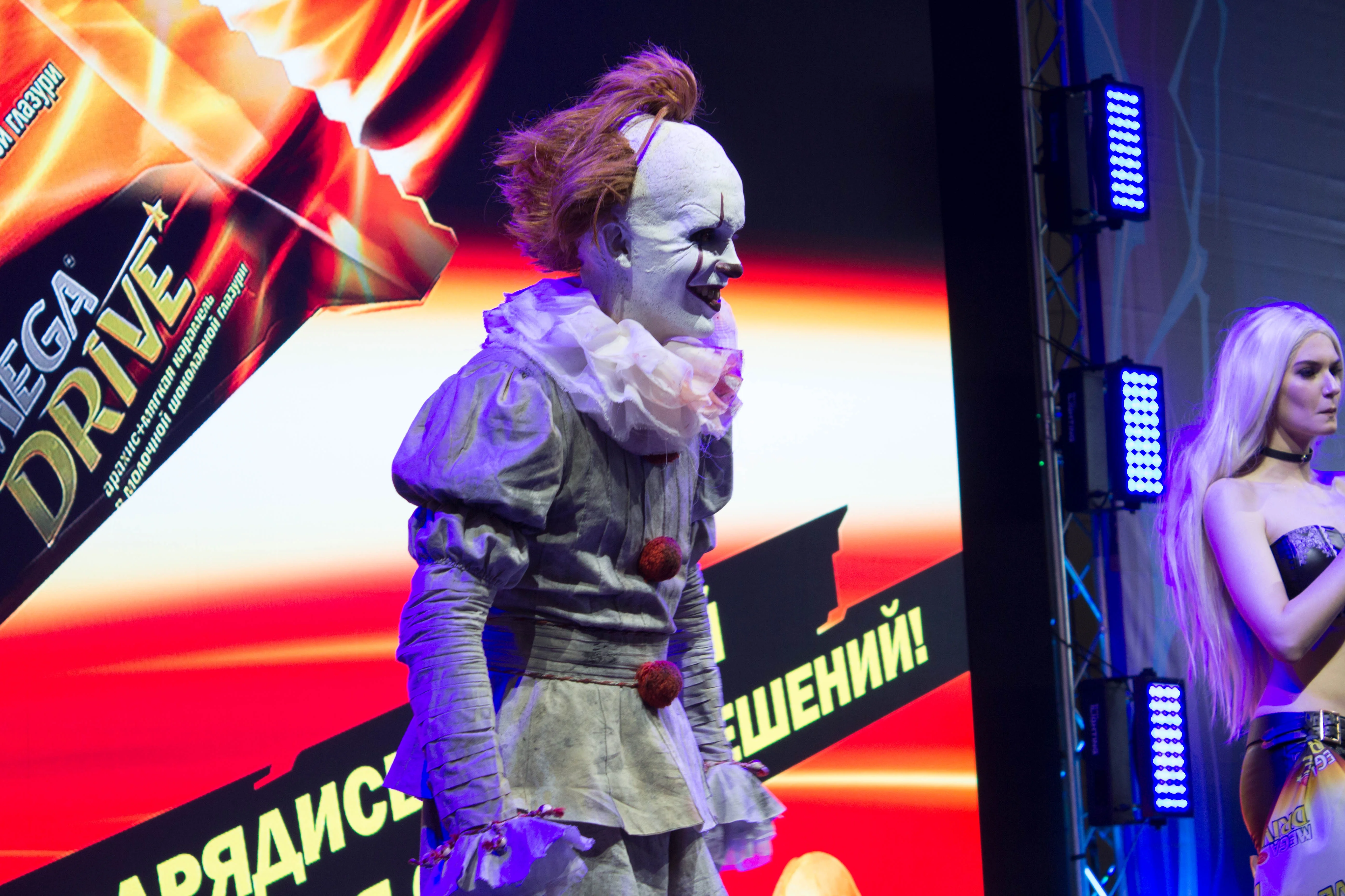 Миккельсен с Кодзимой, Эндрю Скотт, клип Lumen по Бэтмену. Comic Con Russia и «Игромир» 2019. День 3 - фото 25