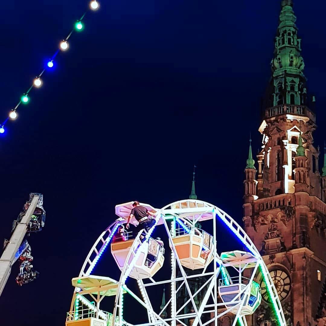 Новое видео с черным Человеком-пауком со съемок «Вдали от дома». Он что, рушит здание? - изображение 2 Новое видео с черным Человеком-пауком со съемок «Вдали от дома». Он что, рушит здание? - фото 2