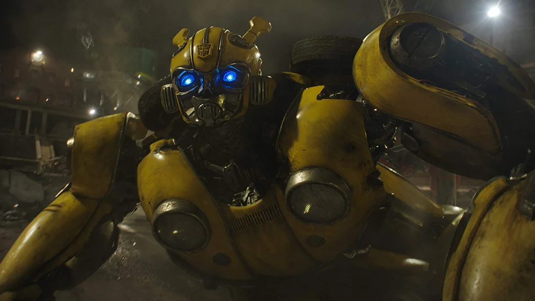 13 декабря в кино выходит фильм «Бамблби» (Bumblebee) — спин-офф «Трансформеров», представляющий собой флэшбэк в 80-е годы и рассказывающий историю самого молчаливого автобота. Мне уже удалось посмотреть фильм на пресс-показе, и в этом материале я расскажу, для кого сделана эта картина.