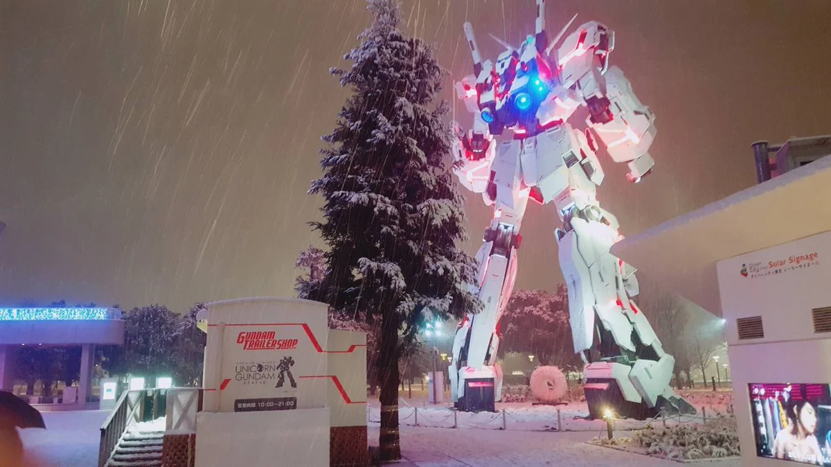 Такого вы еще не видели! Японские гигантские боевые роботы в снегу - фото 2