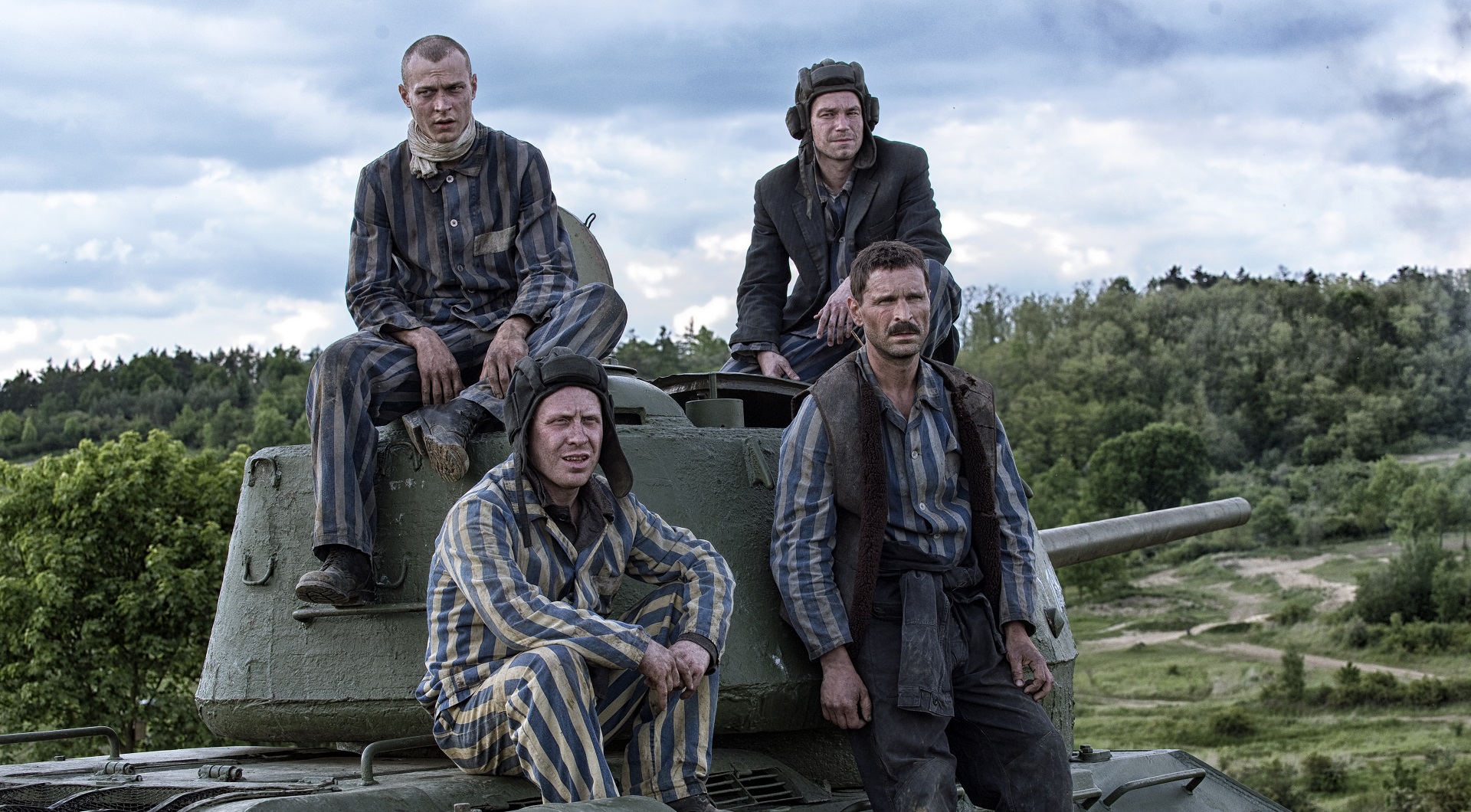 Мединский возмутился критикой фильма «Т-34» и проехался по «Спасти рядового Райана» - фото 2