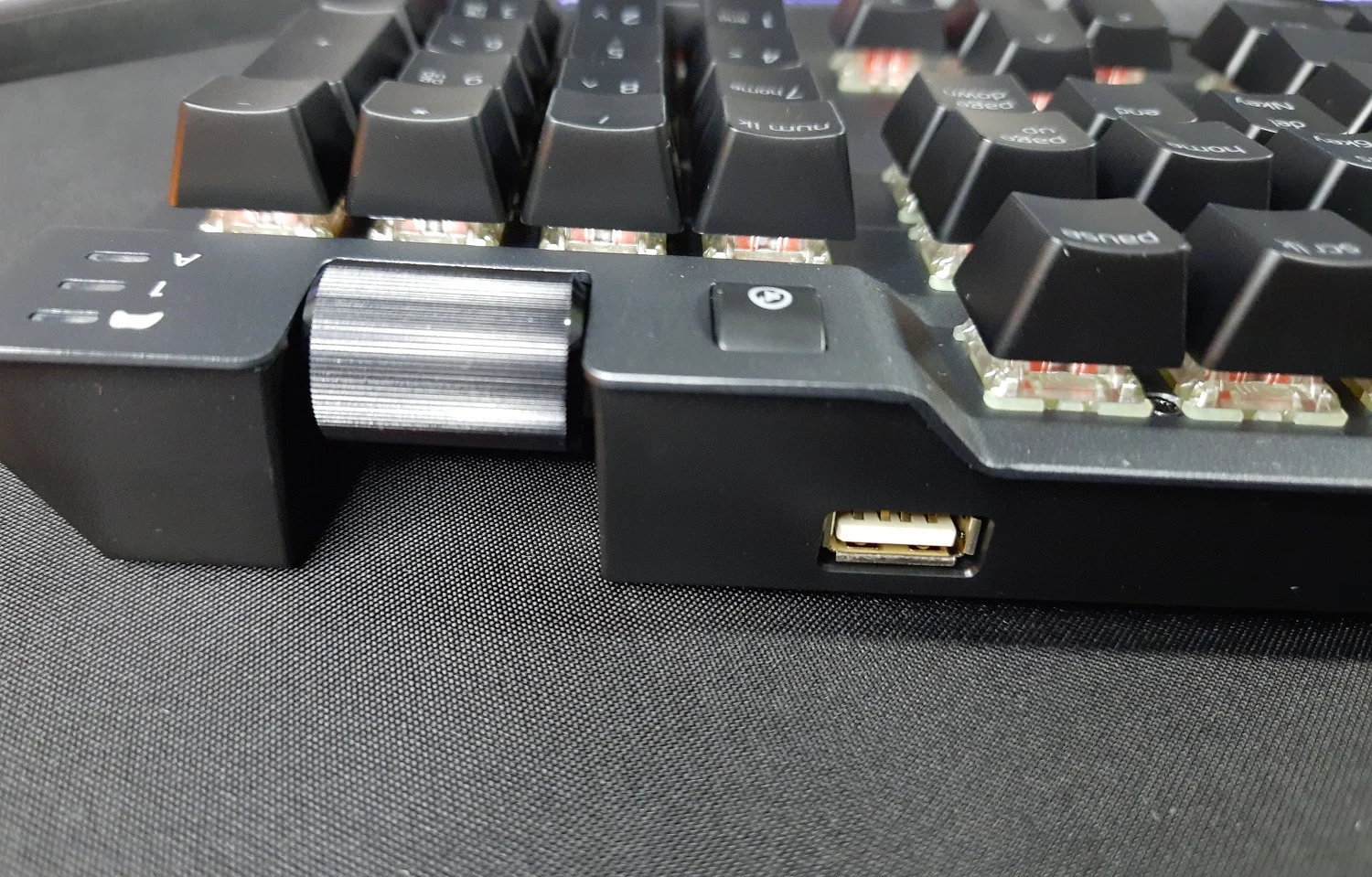 Обзор Adata XPG Summoner: какой получилась флагманская клавиатура нового бренда для геймеров - фото 3
