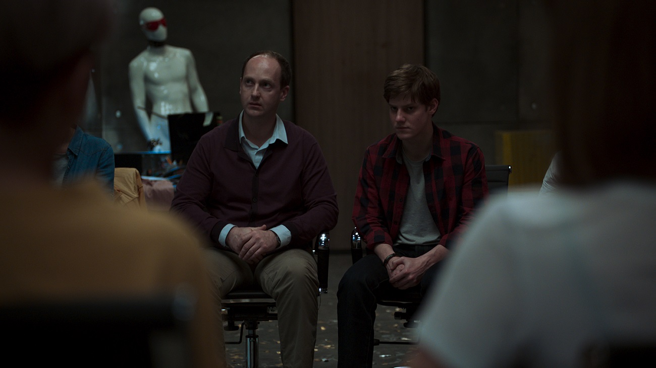 Чуть больше недели остается до премьеры сериала «Колл-центр» Наташи Меркуловой и Алексея Чупова на ТНТ и PREMIER. Мы поговорили с оператором сериала Глебом Филатовым о съемках в разных жанрах, коммуникации на съемочной площадке, учебе во ВГИКе и награде «Кинотавра».