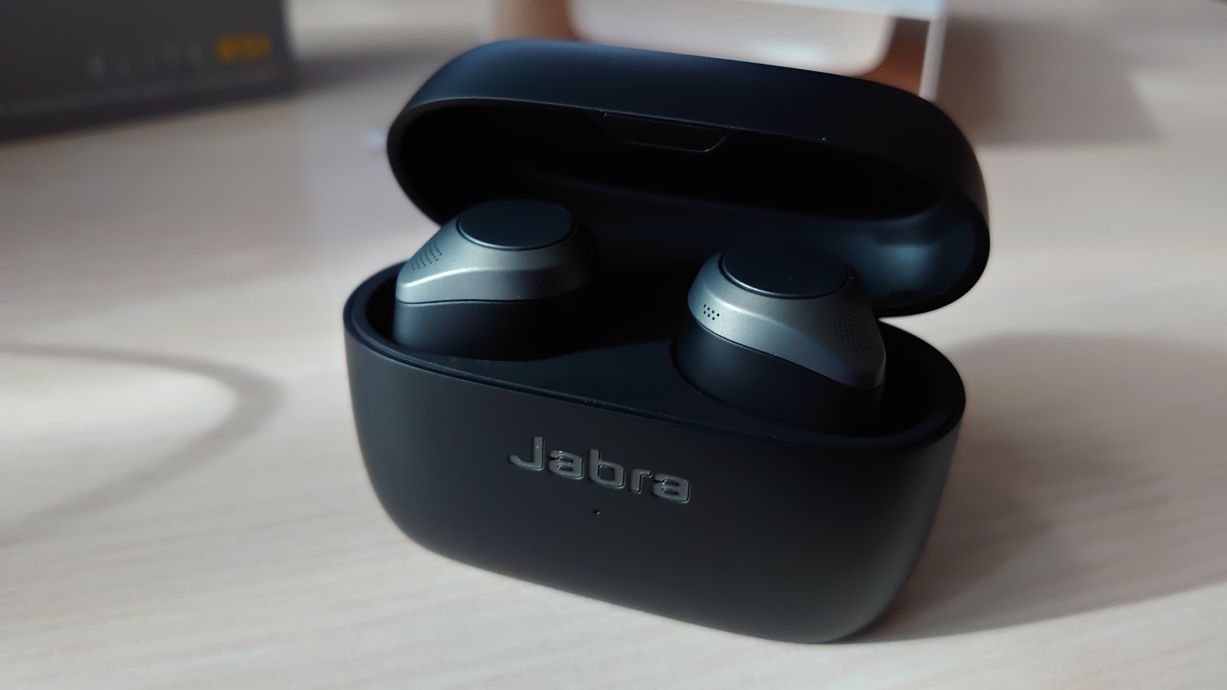 Обзор Jabra Elite 85t. Беспроводные наушники со множеством полезных функций - фото 3