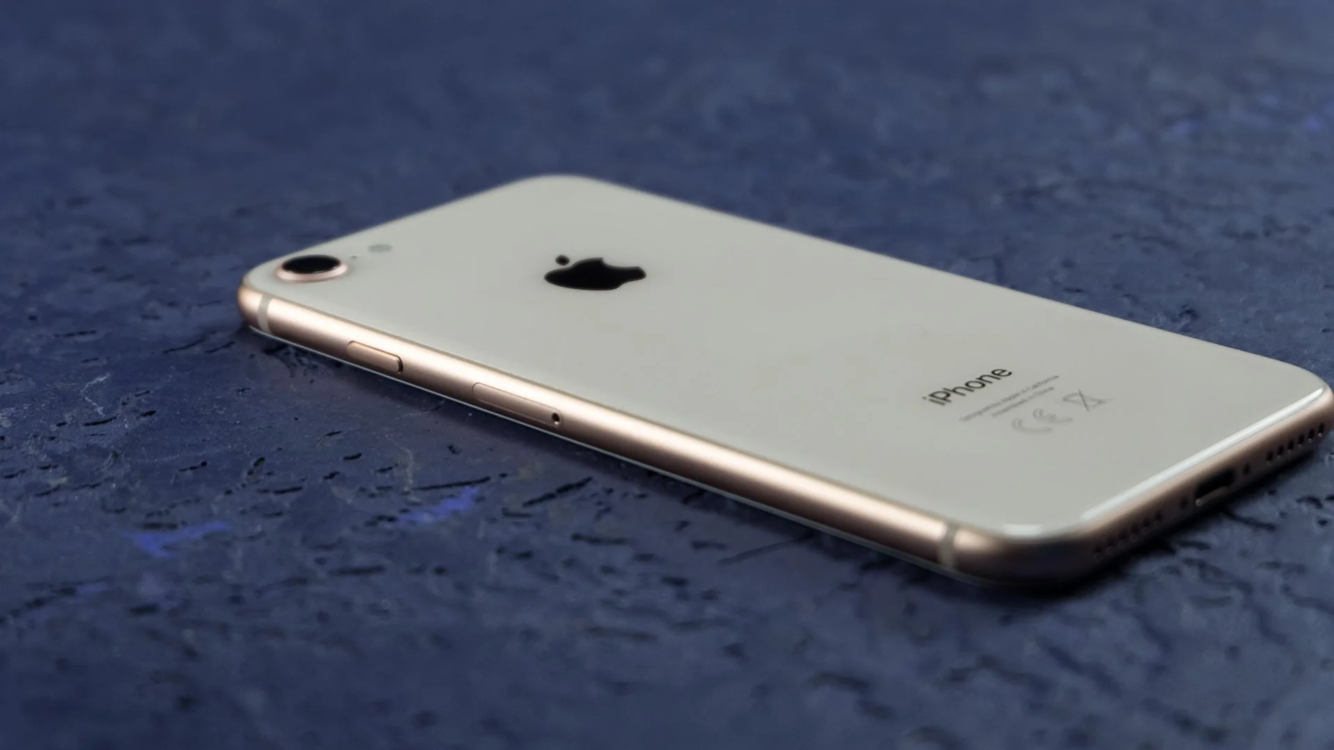 Обзор Apple iPhone 8: слишком дорогой «айфон для бедных» - фото 6