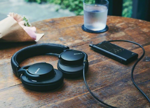 Sony на CES 2018: три новых смартфона, OLED-телевизор и беспроводные наушники - фото 4