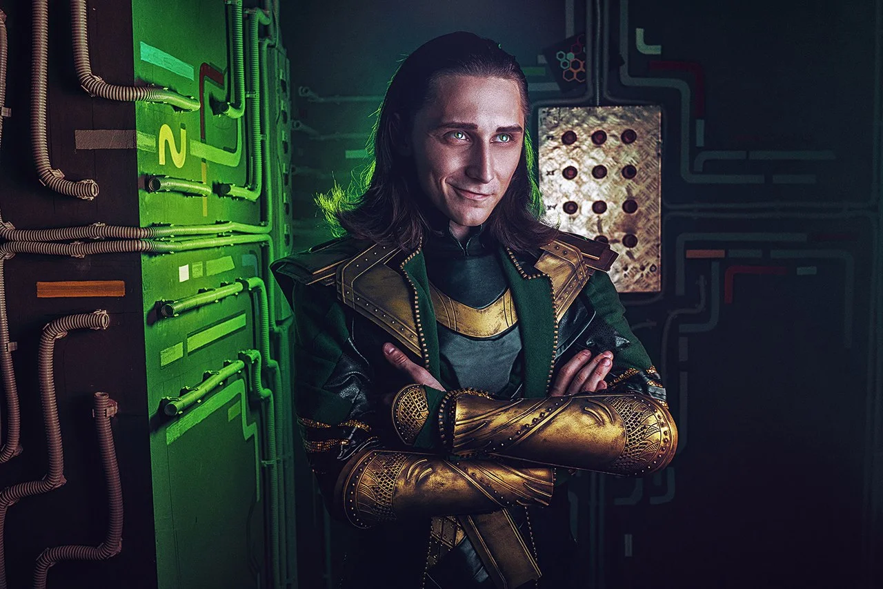 Локи дата. Тессеракт Марвел Локи. Loki Cosplay Arbuzov. Иван арбузов Локи. Локи и Тессеракт.