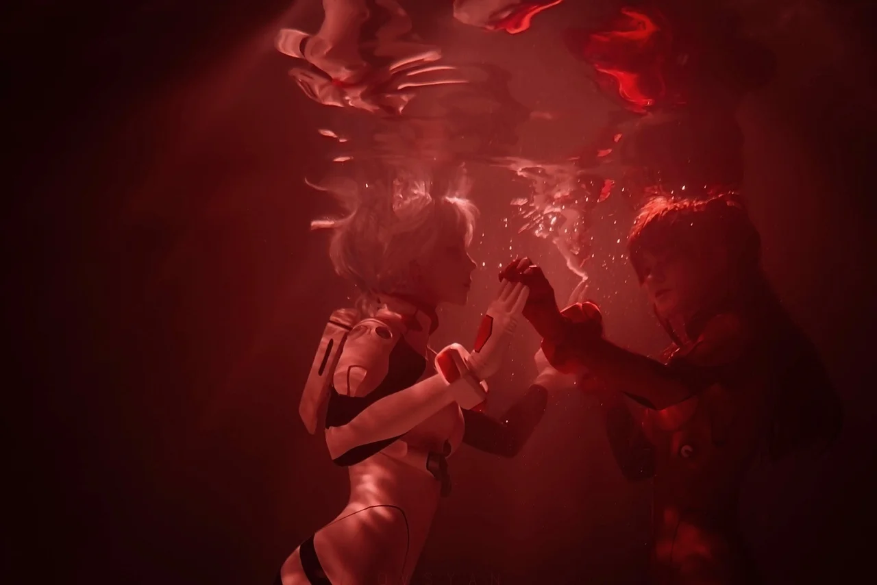 Утопающие, но все еще прекрасные Аска и Рэй в косплее Neon Genesis Evangelion - фото 1