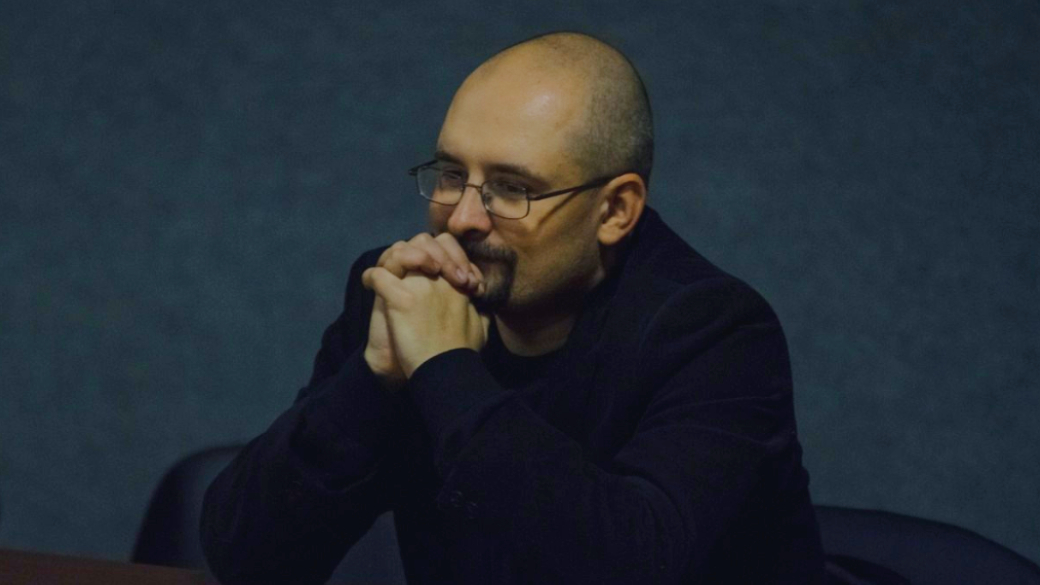 На Comic Con Russia 2018 нам удалось пообщаться со сценаристом Алексеем Барановым, известным под псевдонимом Алекс Хатчетт. Вот уже больше года он занимается обновленной серией «Бесобой» для издательства Bubble, и по скромному мнению нашей редакции, именно Хатчетт вывел серию на совершенно новый уровень.