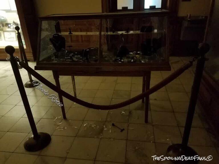 Что Рик и его люди забыли в Вашингтоне? Новые фото со съемок 9 сезона «Ходячих мертвецов» - фото 16