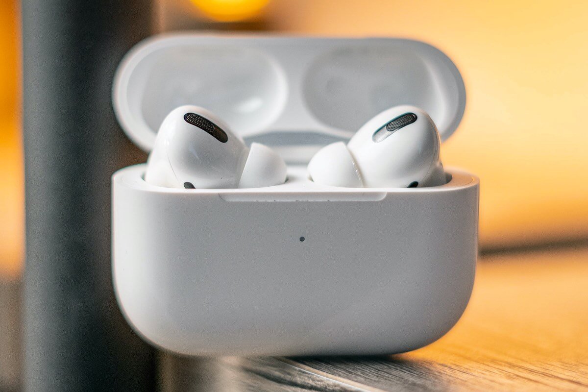 Новые AirPods выйдут в 2022 году и получат возможности фитнес-трекера - фото 1