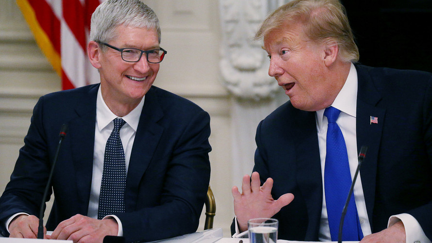 Дональд Трамп назвал Тима Кука «Тим Эппл». Интернет уже шутит - фото 1