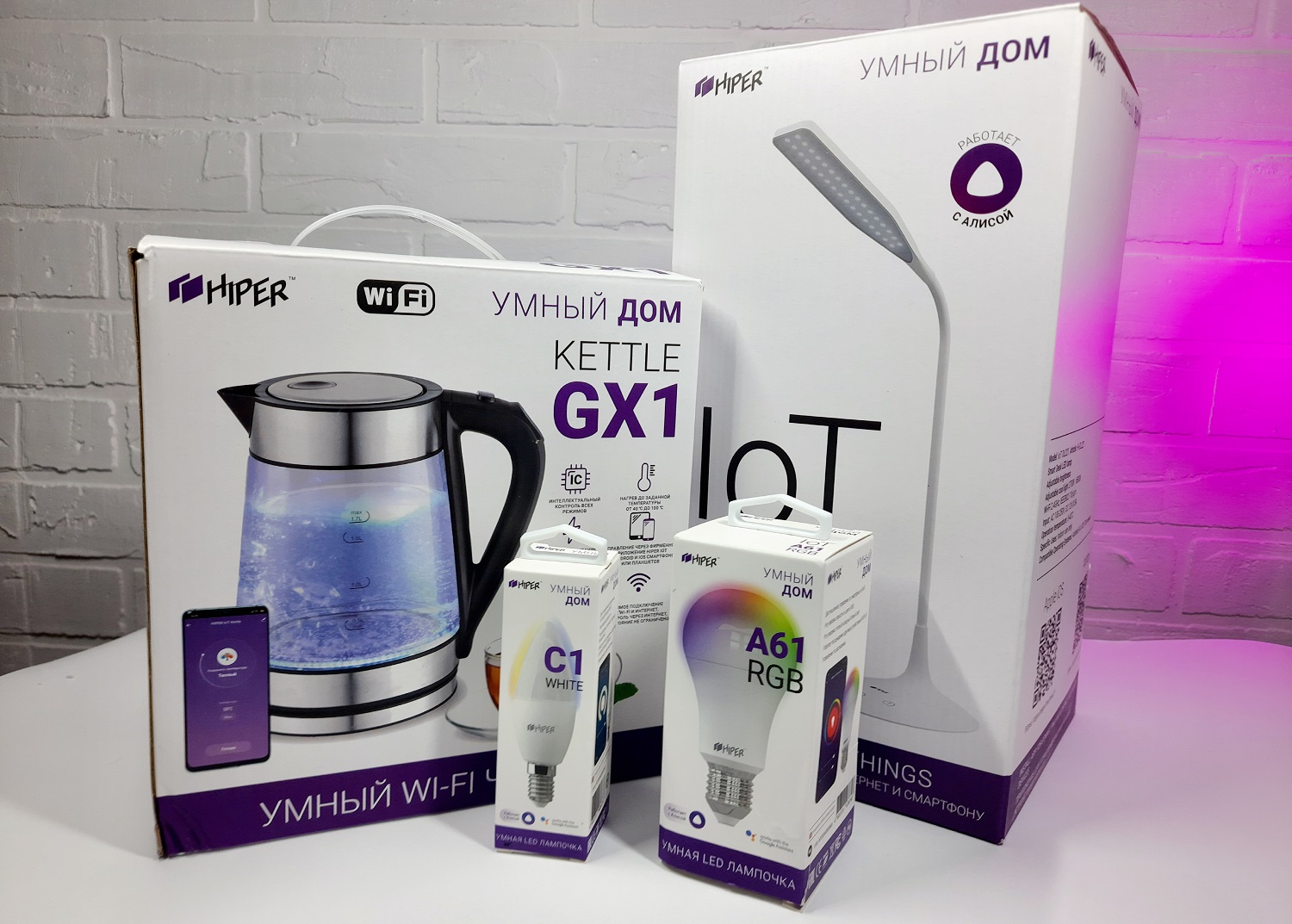 На обзор «Канобу» попали смарт-устройства системы «умного» дома Hiper IoT. Мы протестировали смарт-чайник Hiper IoT Kettle GX1, RGBW-лампы A61, и C1, а также настольный светильник DL221. Все это умеет работать вместе и по отдельности, и существенно облегчает быт. Подробности управления, нюансы, плюсы и минусы, читайте в материале ниже.