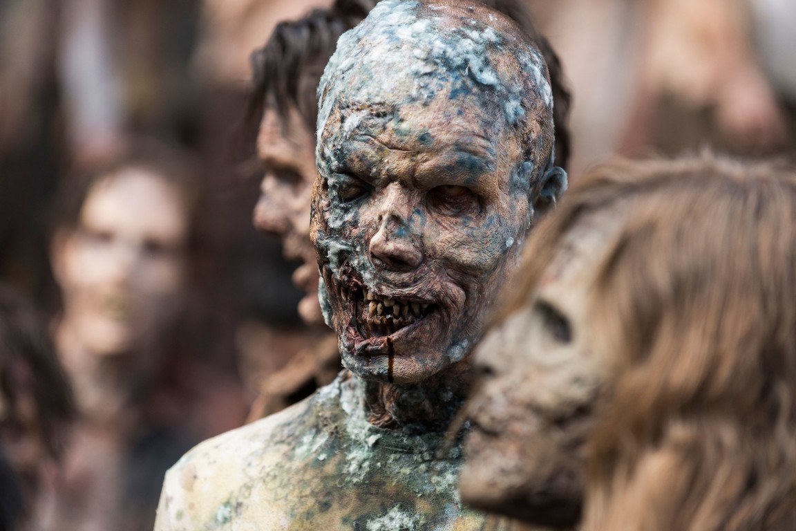 Ищите дату выхода горячо ожидаемой телевизионной новинки, срок возвращения полюбившегося шоу или время окончания подуставшего, но все еще интересного вам сериала? Мы собрали в одном материале даты показов всех известных нам серий всех важных сериалов 2018-го — и будем обновлять его по мере анонса новых дат трансляции. В нашем списке — «Секретные материалы», «Стар Трек: Дискавери», «Флэш», «Стрела», «Ходячие мертвецы», «Криптон», «Алиенист», «Видоизмененный углерод», «Джессика Джонс», «Террор», «Миллиарды», «Эш против зловещих мертвецов», «Родина» и многие другие известные сериалы.