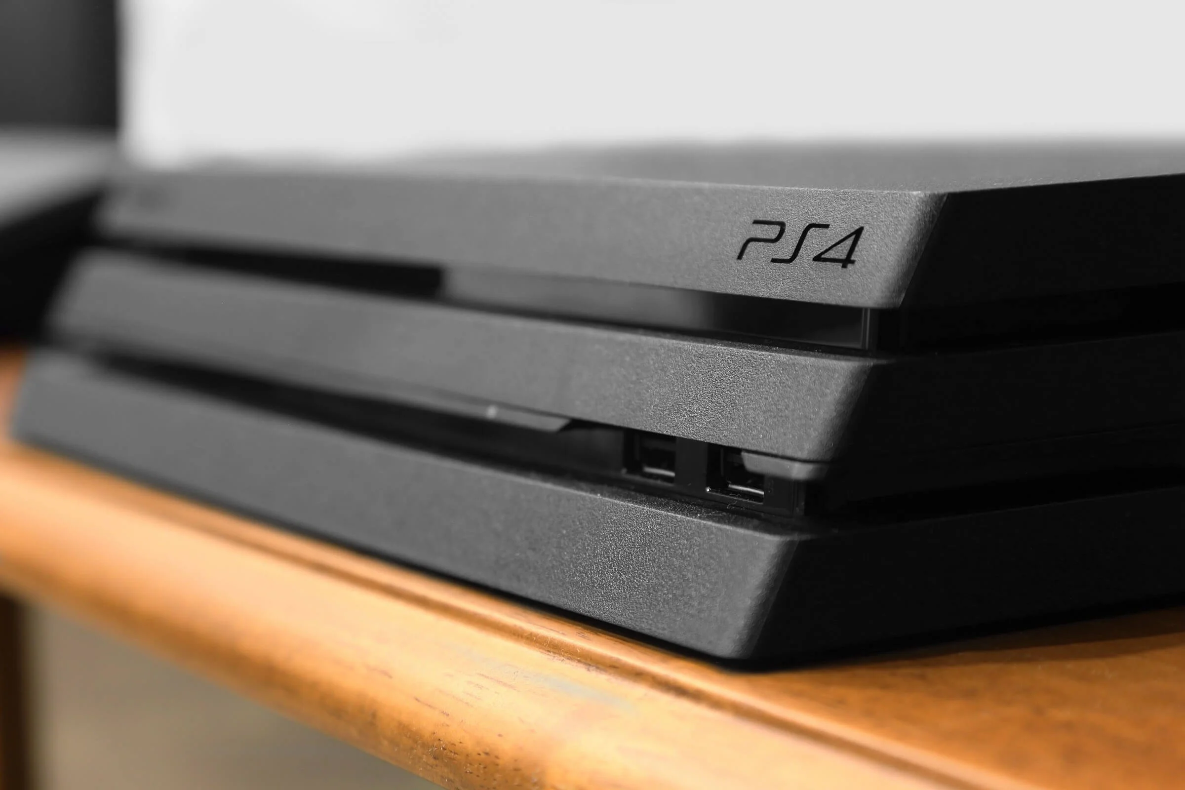 Sony без всяких анонсов выпустила более тихую версию PS4 Pro в комплекте с Red Dead Redemption 2 - фото 1