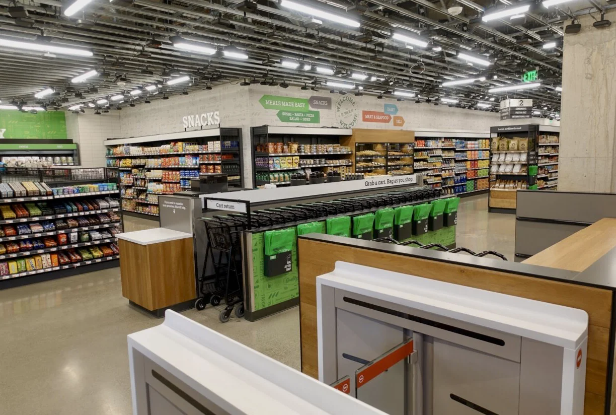 Инсайдер: Amazon откроет первый полноразмерный магазин без кассиров и кассовых линий - фото 1