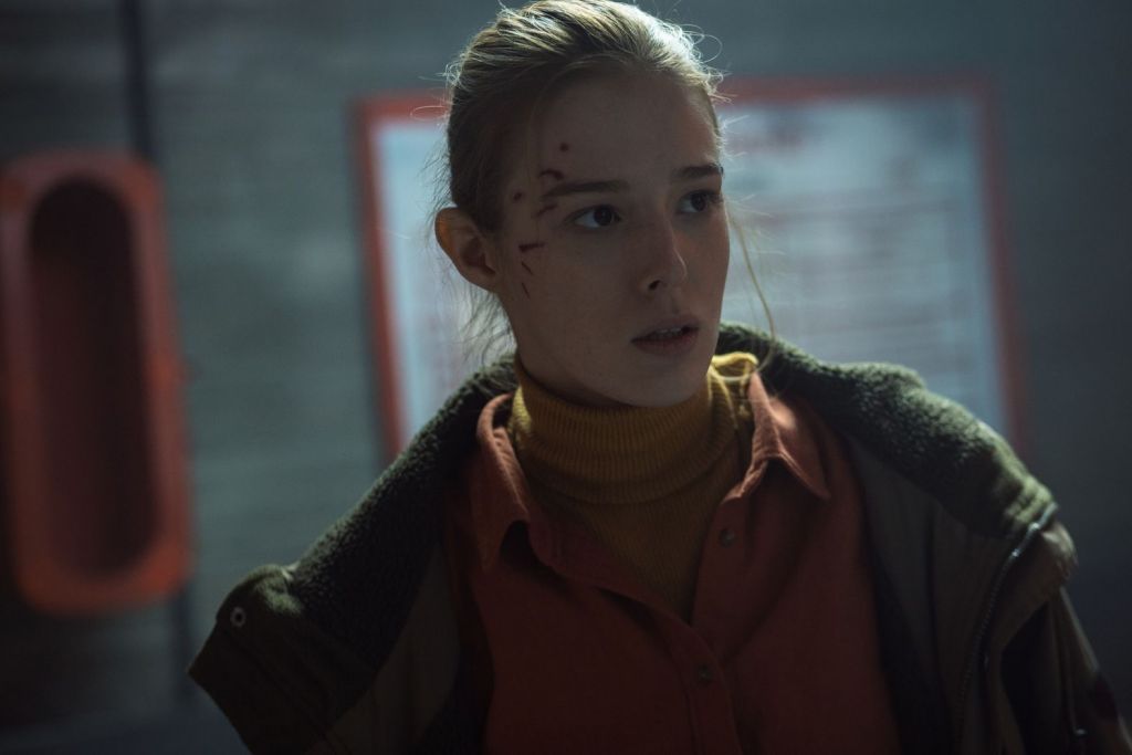 4 ноября на российские экраны выйдет мистический триллер, действие которого происходит в реально существующей, самой глубокой в мире скважине. Мы уже посмотрели «Кольскую сверхглубокую» — и рассказываем, чем фильм малоизвестного режиссера Арсения Сюхина может похвастаться помимо зарубежной главной актрисы.