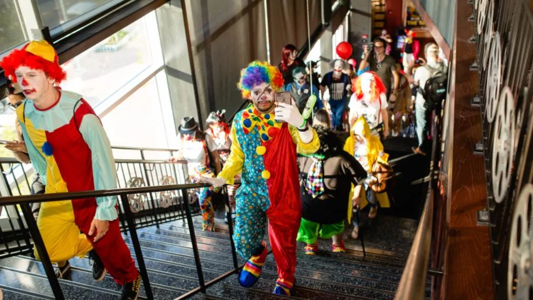 В Америке устроят спецпоказ «Оно 2» для зрителей в костюмах клоунов. Вот где настоящий хоррор! - фото 1