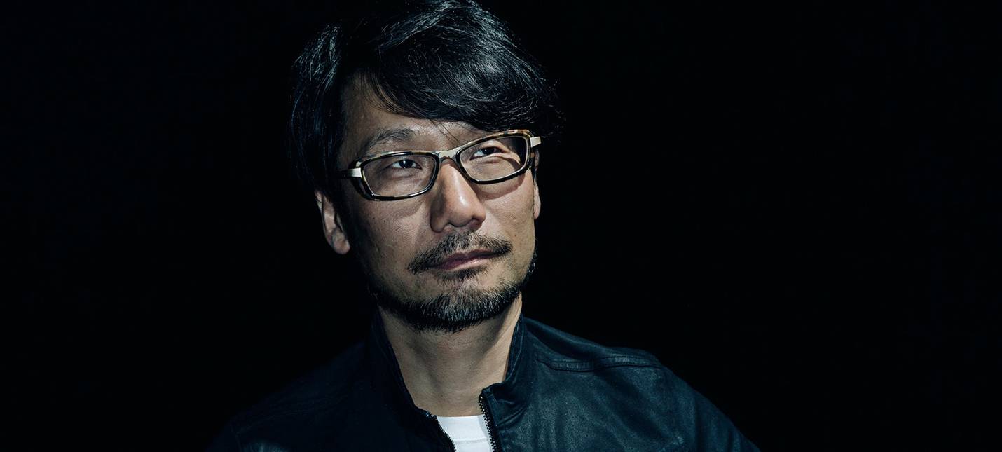 Гений ли Хидео Кодзима? Попытки внятно ответить на этот вопрос уже который год приводят к многочасовым дискуссиям, особенно если брать русскоговорящее сообщество игроков. И книга с броским названием «Кодзима — гений» для кого-то станет веским доводом в сторону исключительного мастерства геймдизайнера. Впрочем, с ней не все так просто, а уже в самой обложке скрывается небольшой обман. Или постмодеринстская выходка, о Кодзиме все-таки говорим.