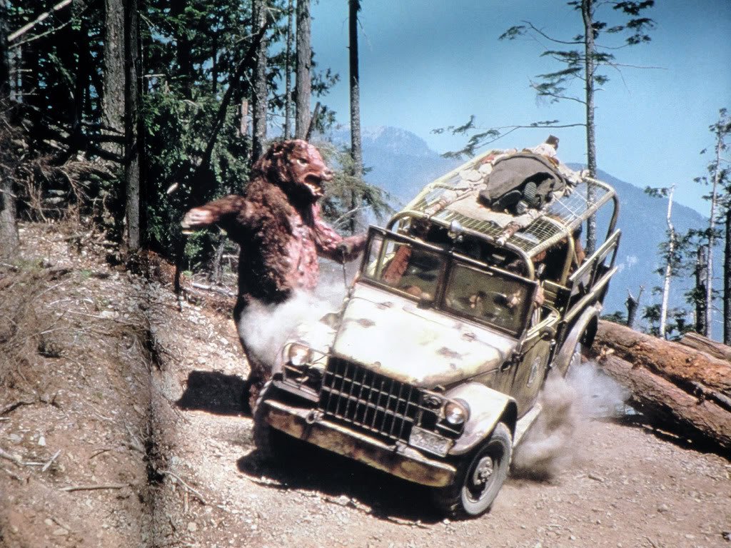 Поскольку принадлежащий Квентину Тарантино кинотеатр New Beverly, как и все остальное, закрылся на карантин, великий режиссер проводит время, рецензируя фильмы. Обычно Тарантино в своем специфическом стиле читает небольшую лекцию перед показом — теперь этим всем можно насладиться в текстовом виде на сайте кинотеатра.