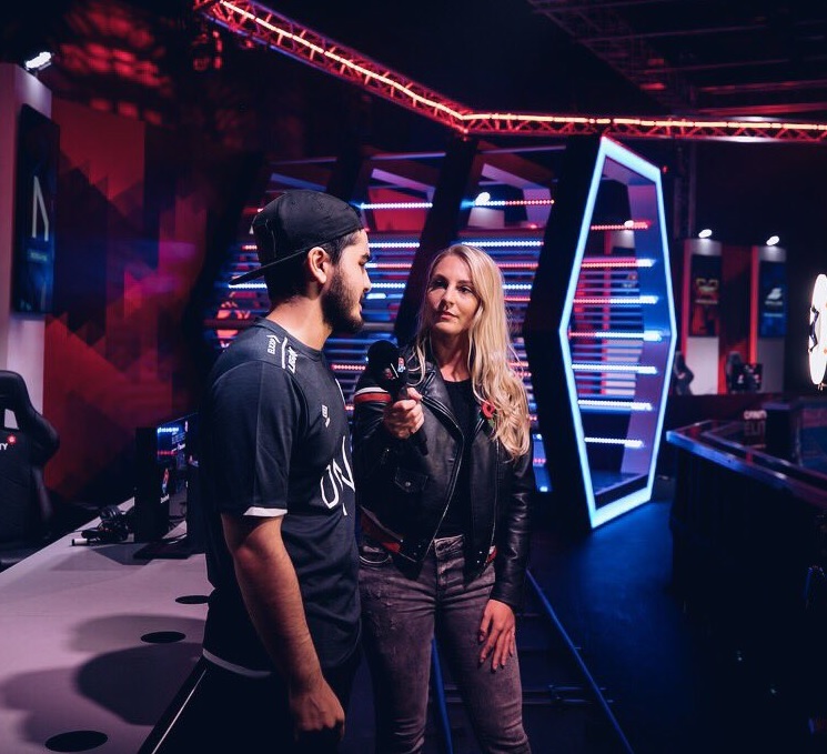 Самая спортивная ведущая в киберспорте. Она с 14 лет выступала за сборную Уэльса по лакроссу - изображение 5 Самая спортивная ведущая в киберспорте. Она с 14 лет выступала за сборную Уэльса по лакроссу - фото 5