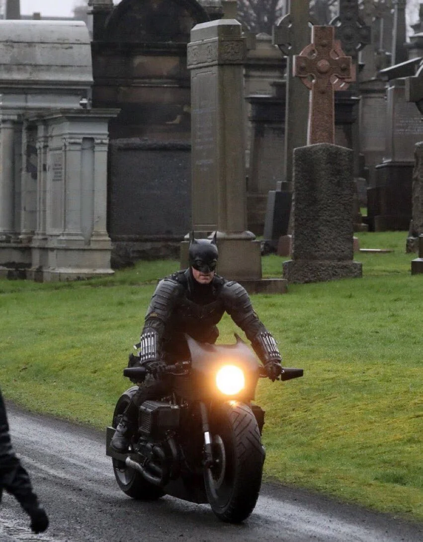 Теперь можно рассмотреть костюм Бэтмена из будущего фильма - фото 1