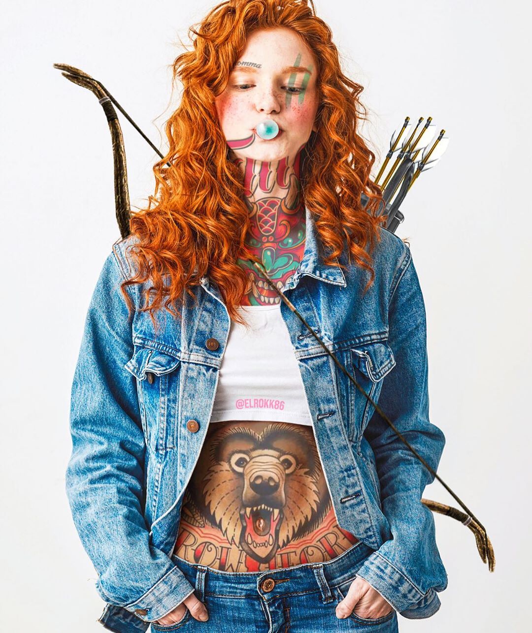 Дизайнер добавляет принцессам Disney татуировки, а супергероям еще и бороды - фото 13