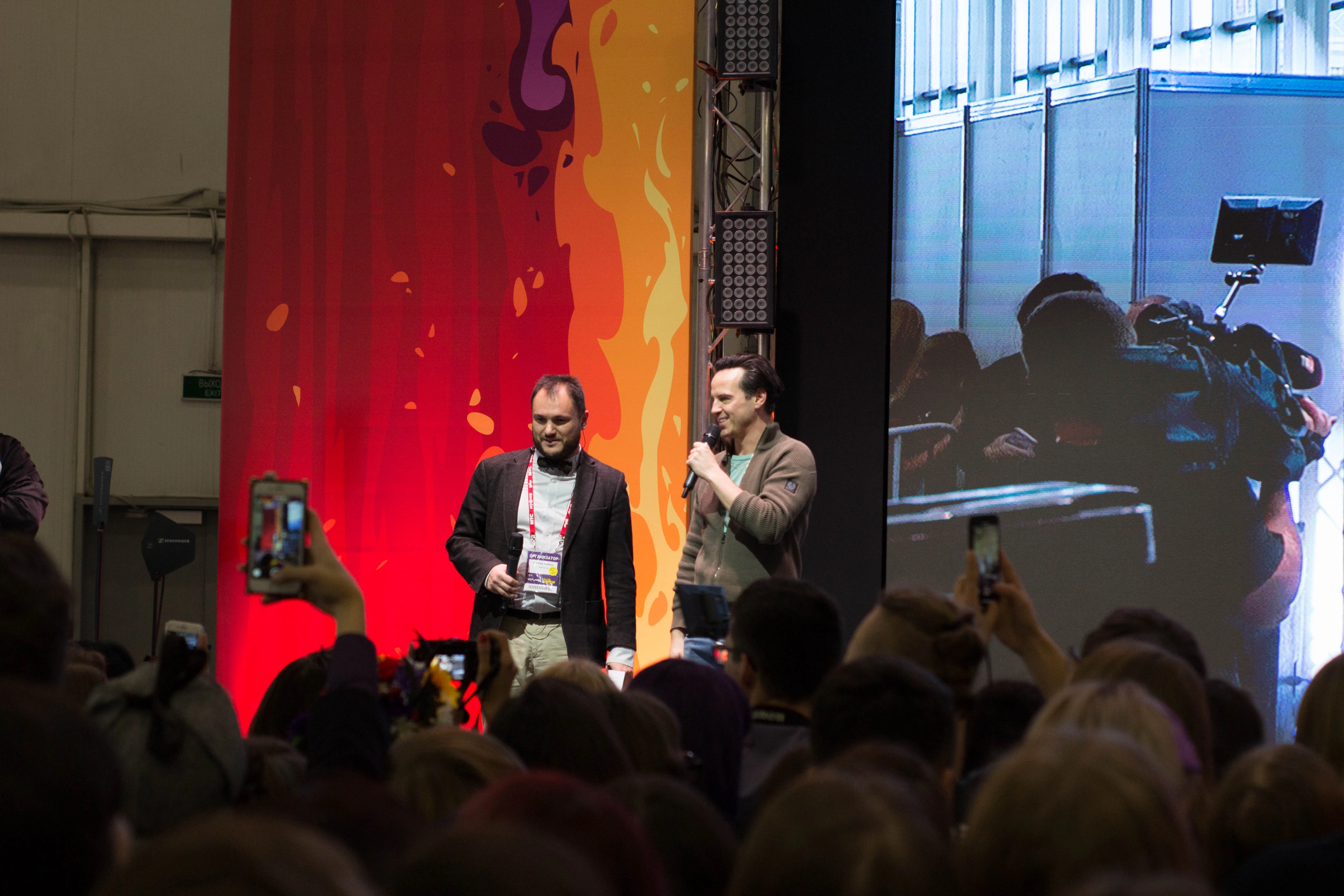Миккельсен с Кодзимой, Эндрю Скотт, клип Lumen по Бэтмену. Comic Con Russia и «Игромир» 2019. День 3 - фото 11