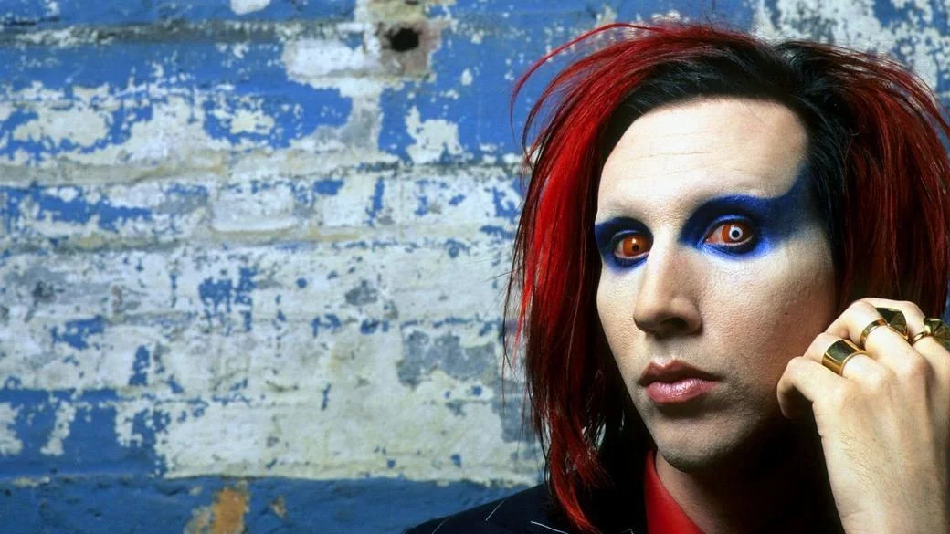 Сегодня вышел Heaven Upside Down, десятый альбом группы Marilyn Manson. По этому случаю я хочу напомнить вам про семь выдающихся клипов исполнителя, снятых, увы, еще в прошлом веке.