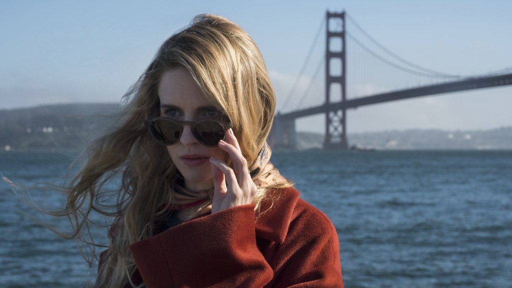 22 марта на Netflix вышел 2 сезон сериала The OA. Если вы думали, что первый сезон был странным, непонятным или сумасшедшим (а то всем вместе сразу), то во втором создатели сериала Брит Марлинг и Зал Батманглидж задирают планку еще выше. С момента выхода первого сезона прошло 3 года — и было бы странно, если бы сериал остался на том же уровне и совсем не изменился.