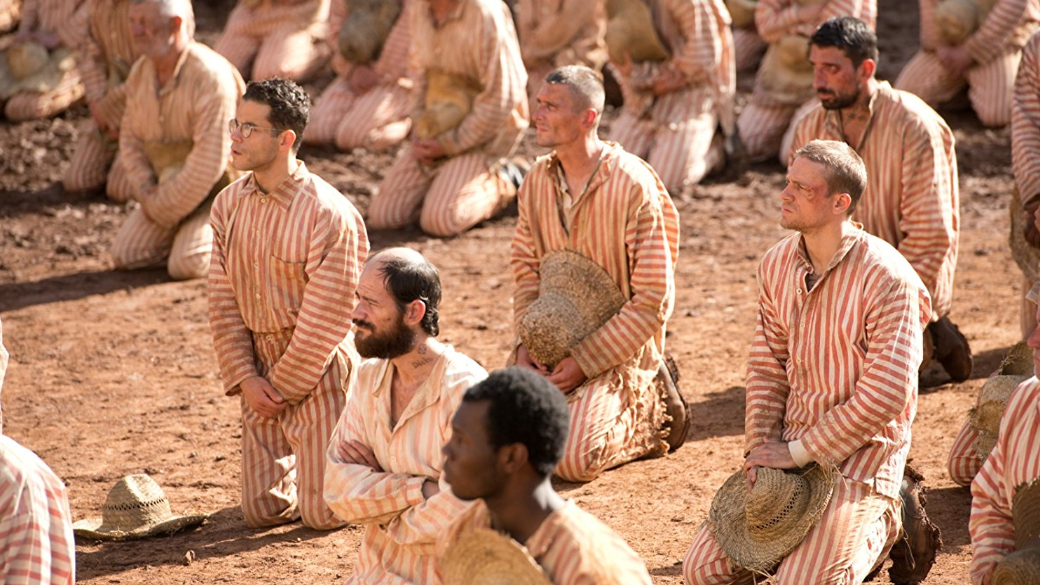 Рецензия на драму «Мотылек» с Чарли Ханнэмом и Рами Малеком - изображение 1 Рецензия на драму «Мотылек» с Чарли Ханнэмом и Рами Малеком - фото 1