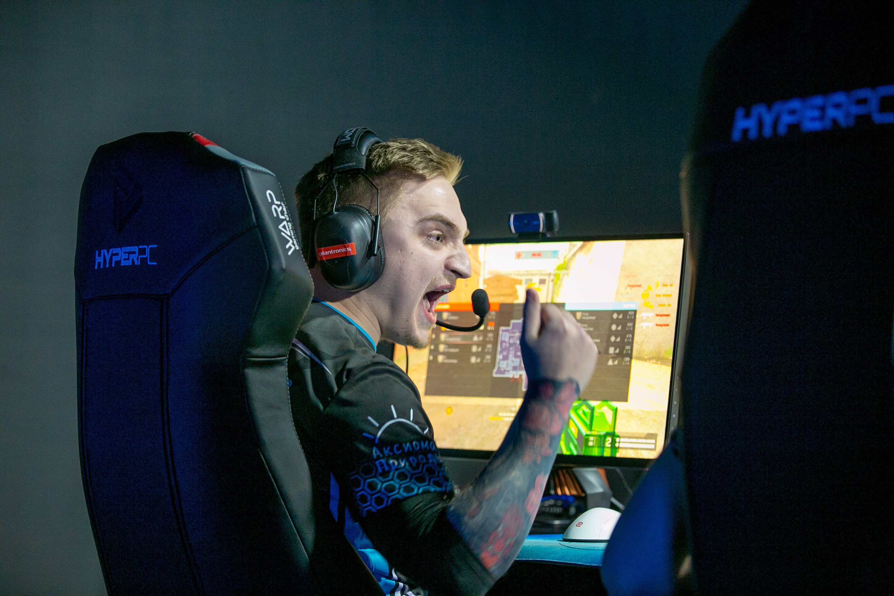 3 февраля в Москве прошел финал турнира по Warface, на котором было разыграно 5,5 млн. рублей. Здесь нашлось место не только турнирным баталиям, но и сразу двум шоу-матчам, в одном из которых сражались блогеры под комментарий Мэддисона, а в другом женские составы.