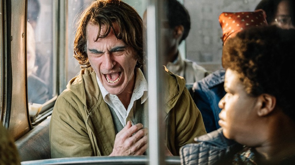 31 августа на Венецианском кинофестивале состоялась мировая премьера «Джокера». Кинокритик Эдуард Голубев специально для «Канобу» поговорил с режиссером картины Тоддом Филлипсом и исполнителем главной роли Хоакином Фениксом.