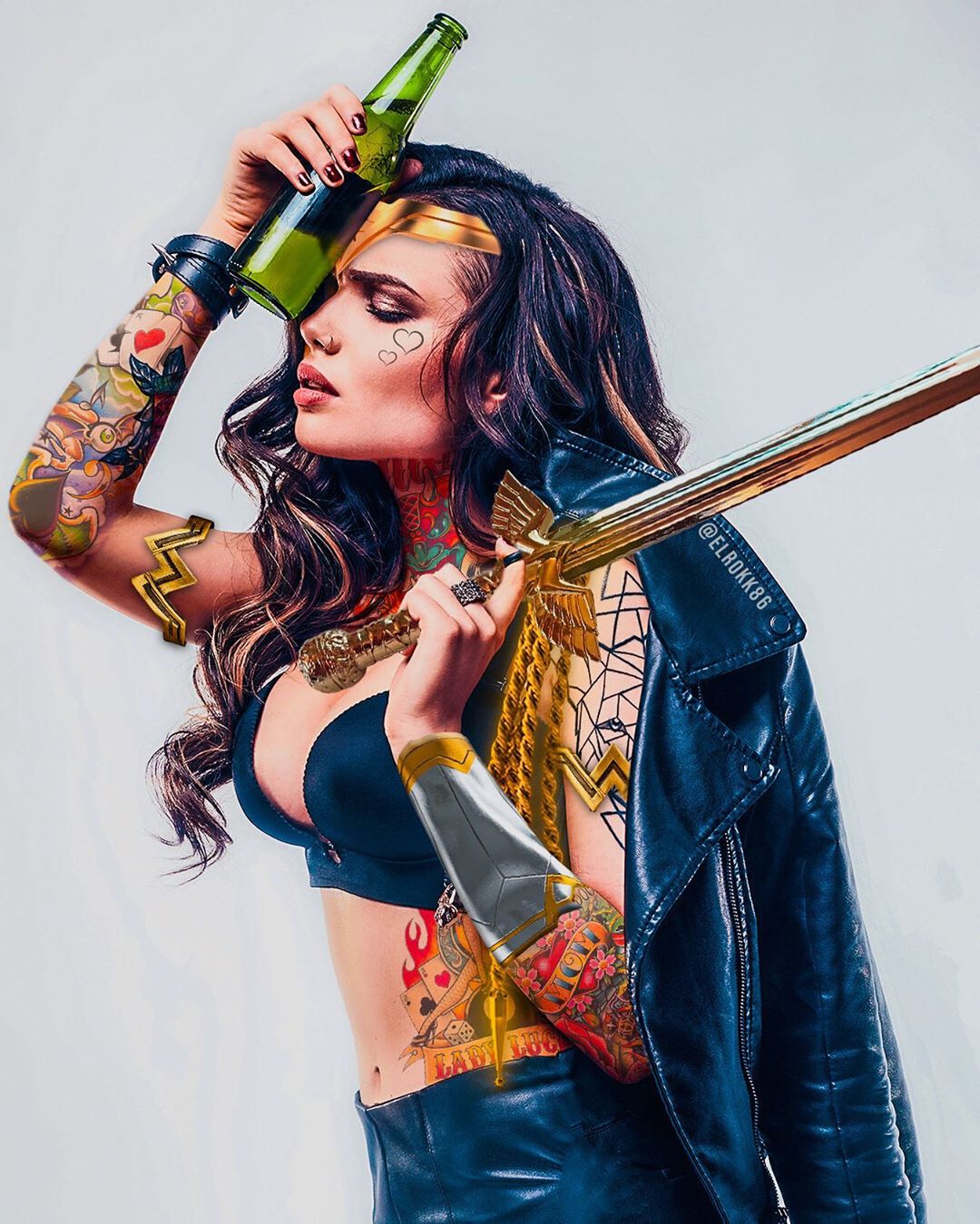 Дизайнер добавляет принцессам Disney татуировки, а супергероям еще и бороды - фото 10