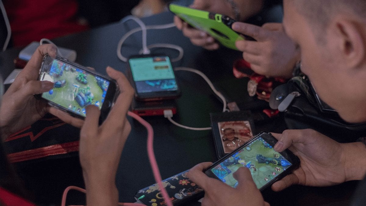 Несправедливые контракты в киберспорте: когда стримишь 30 часов в неделю и отдаешь все деньги - фото 1