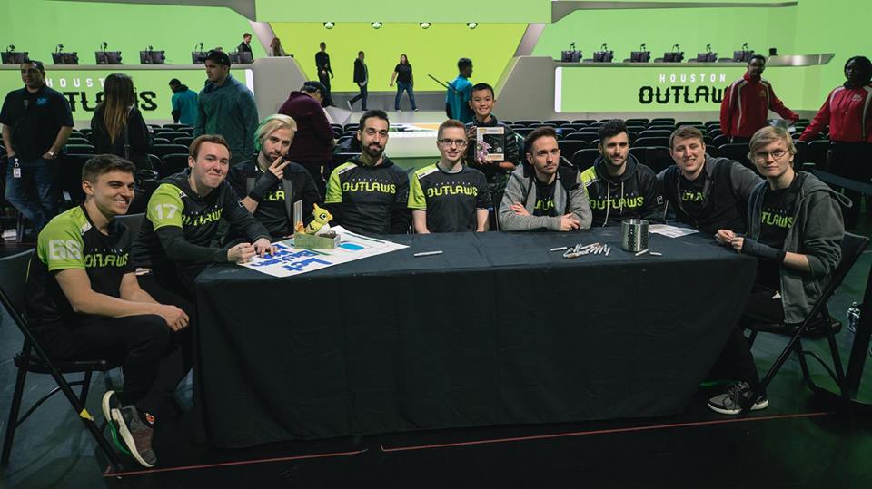 Команда по Overwatch была вынуждена съехать из тренировочного дома из-за соседей - фото 1