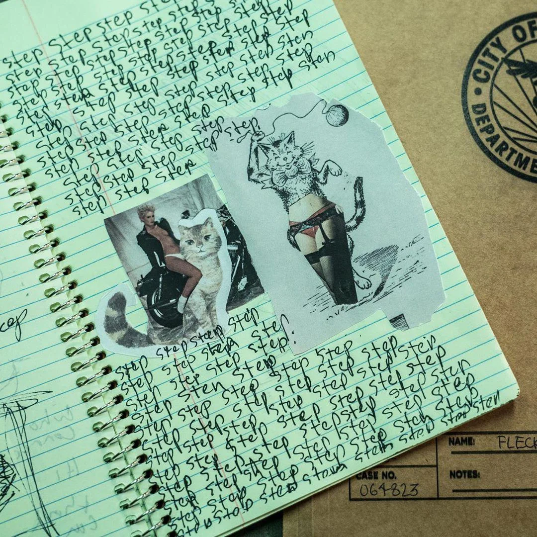 На новых фото со съемок «Джокера» можно увидеть содержимое дневника героя - фото 1