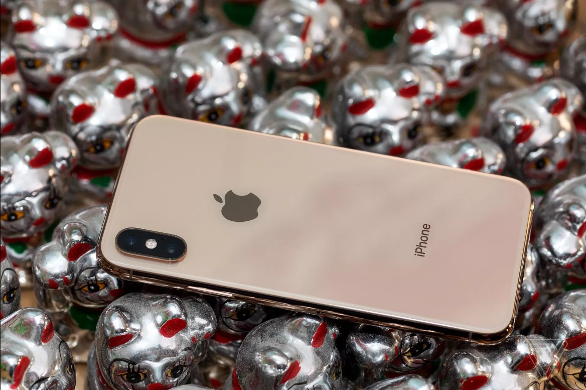 Iphone xr на столе все цвета