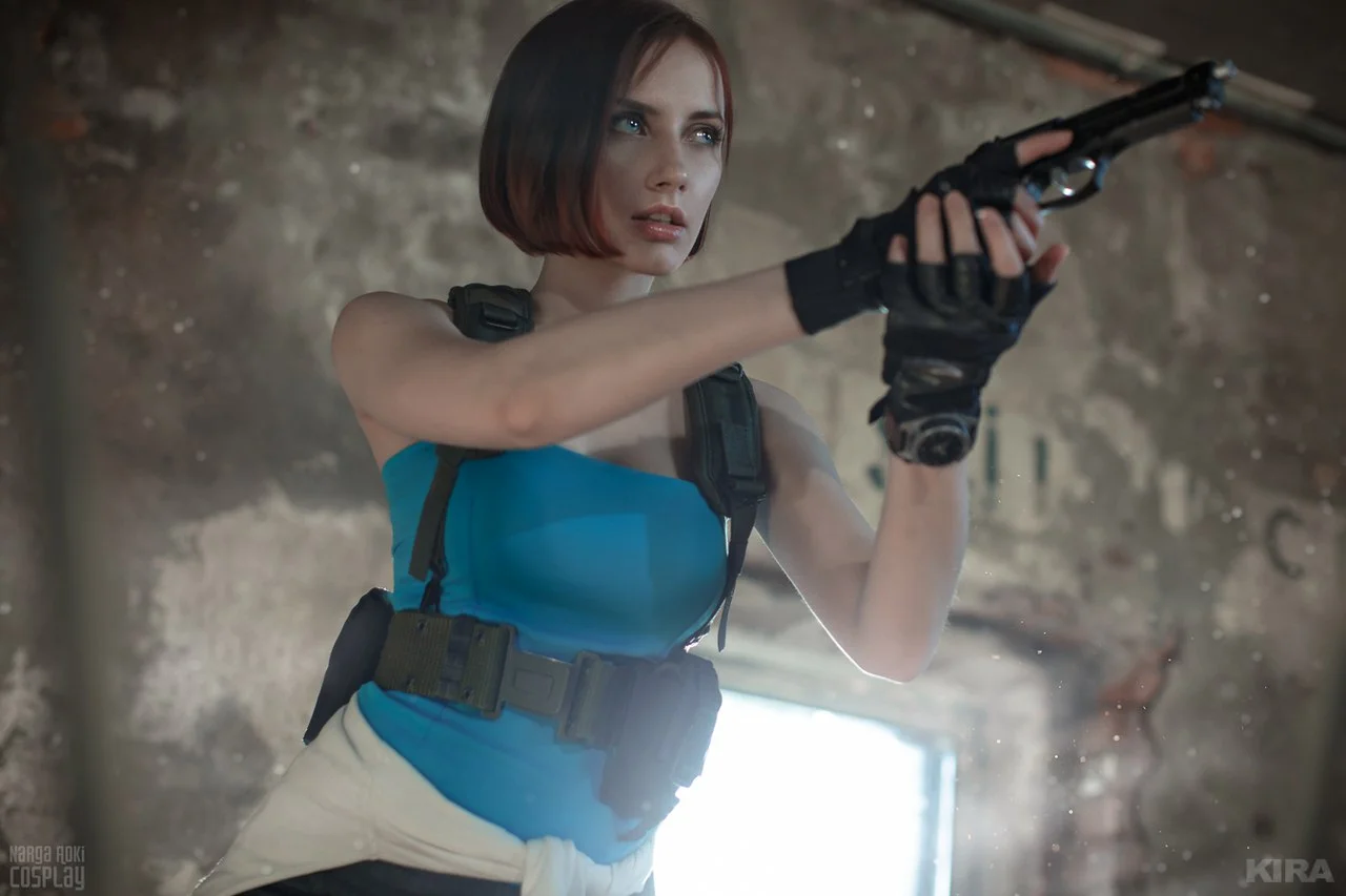 Косплей дня: Джилл Валентайн из Resident Evil 3: Nemesis﻿ сражается с зомби - фото 10