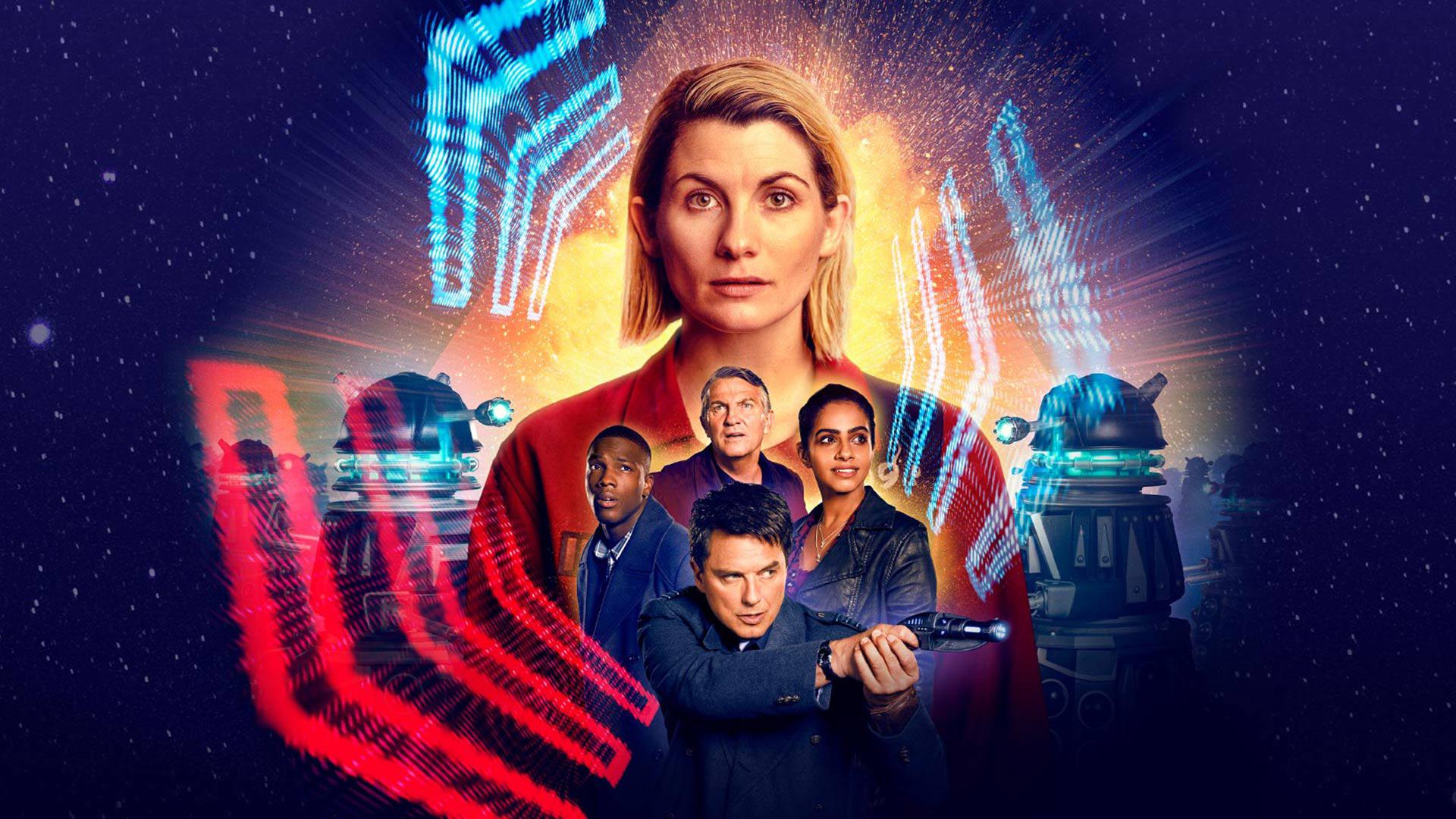 1 января на телеканале BBC вышел уже традиционный праздничный выпуск сериала «Доктор Кто» (Doctor Who). Сценарий эпизода писал шоураннер сериала, Крис Чибнелл, а в качестве приглашенной звезды снова появился Крис Нот. Помимо прочего, серия стала последней для двух спутников Доктора.  Объясняем, почему «Революция далеков» стала тоскливейшим итогом 2020 года.